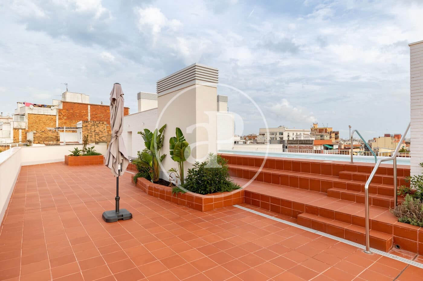 Leilighet til salgs i L'Hospitalet de Llobregat med svømmebasseng garasje - € 475 000 (Ref: 9103103)