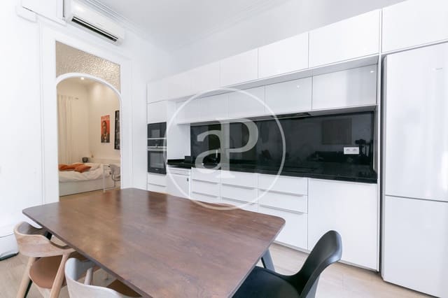 Appartement de 3 chambres à louer à La Dreta de L'Eixample, Barcelone ville - 2 700 € (Ref: 9106705)