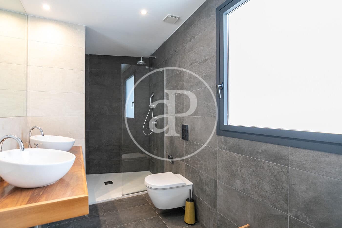 2 soverom Leilighet til leie i Barcelona by - € 2 500 (Ref: 9110572)