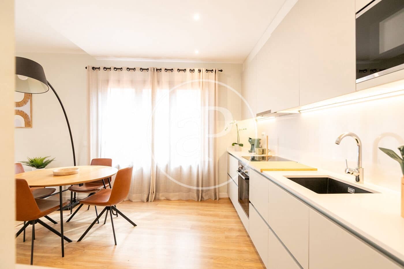 2 soverom Leilighet til leie i Barcelona by - € 2 500 (Ref: 9110572)