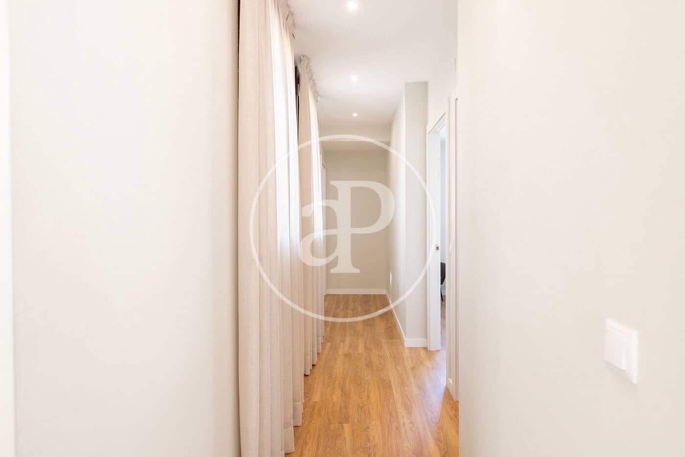 2 soverom Leilighet til leie i Barcelona by - € 2 500 (Ref: 9110572)