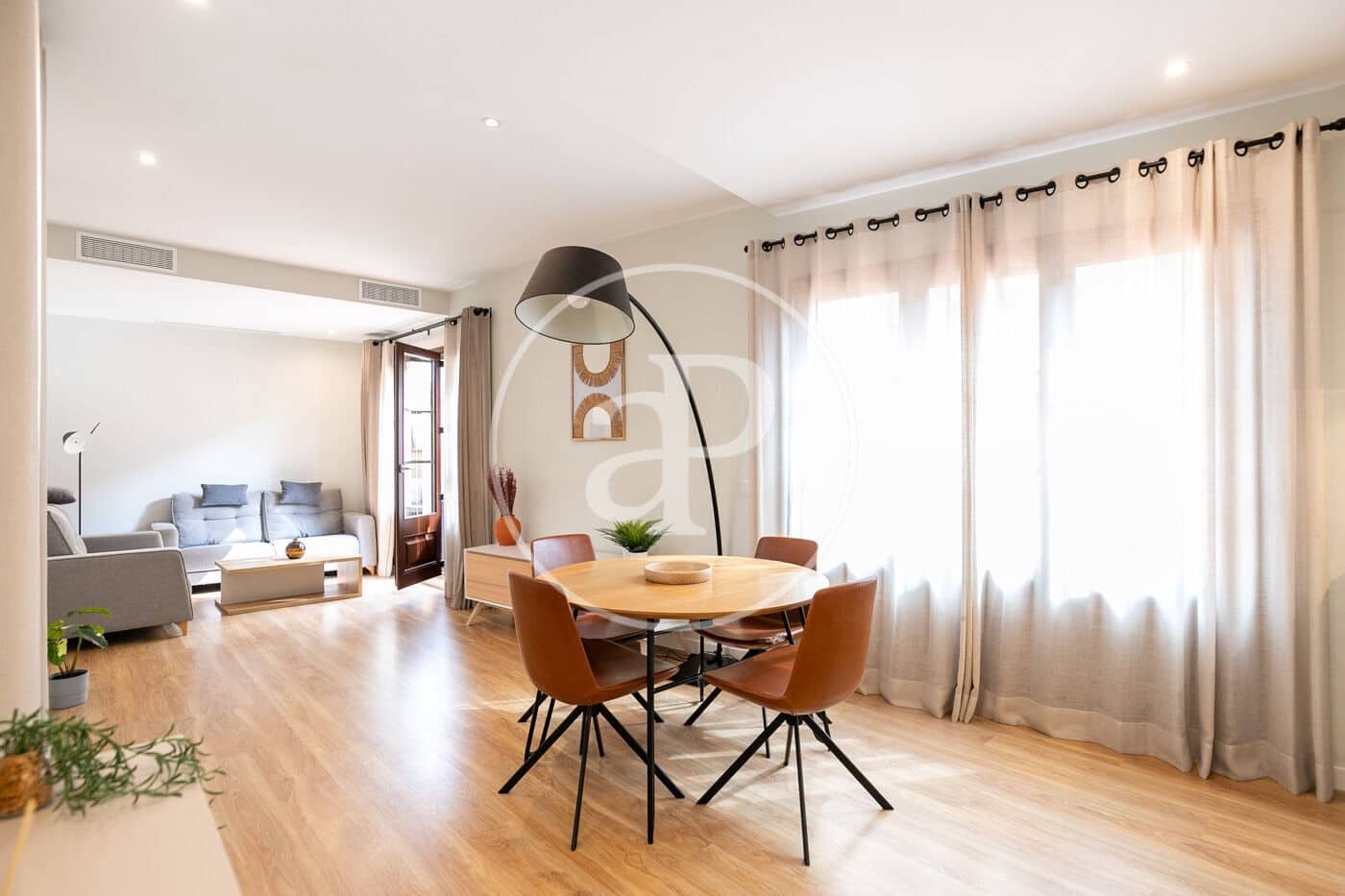 2 soverom Leilighet til leie i Barcelona by - € 2 500 (Ref: 9110572)