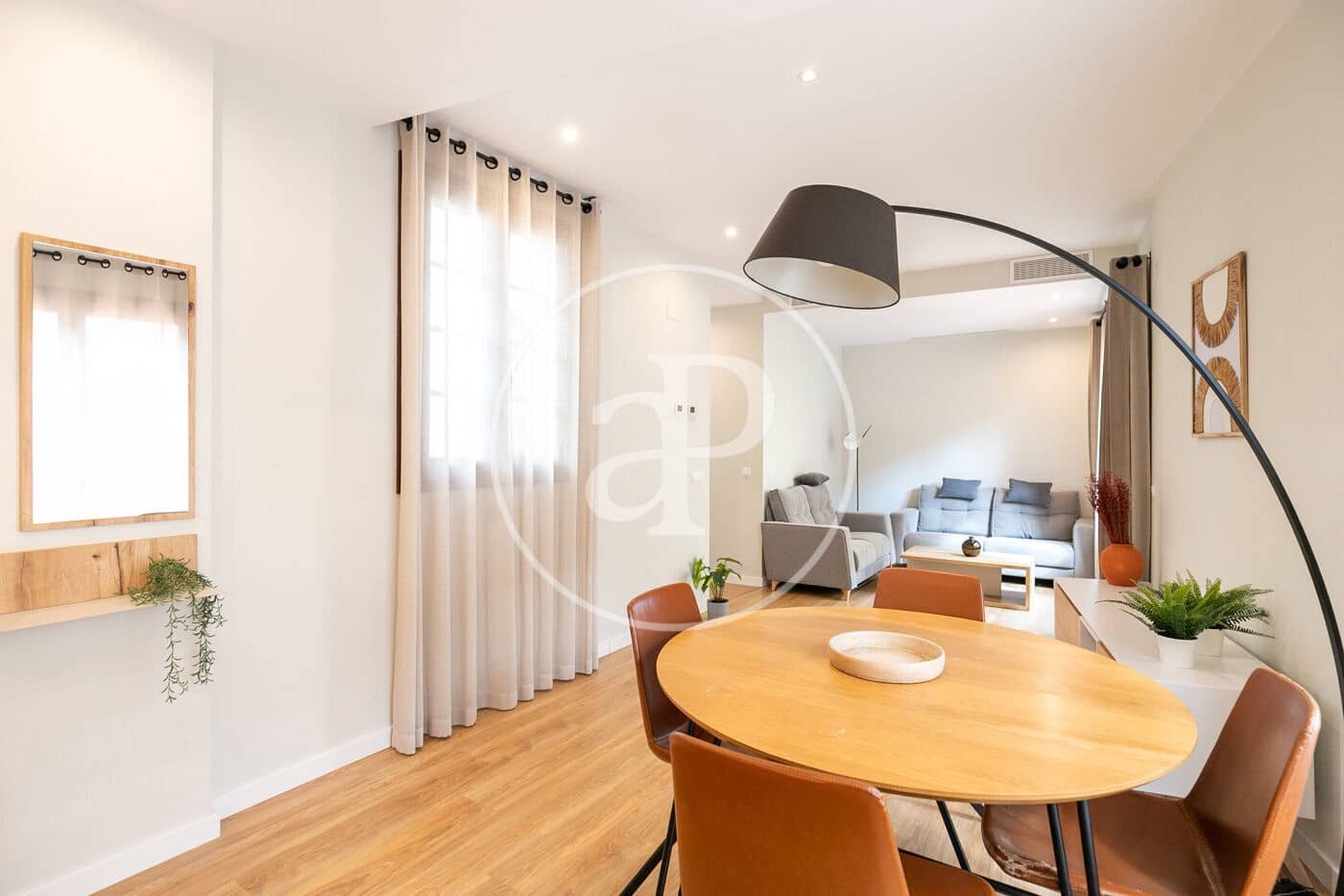 2 soverom Leilighet til leie i Barcelona by - € 2 500 (Ref: 9110572)