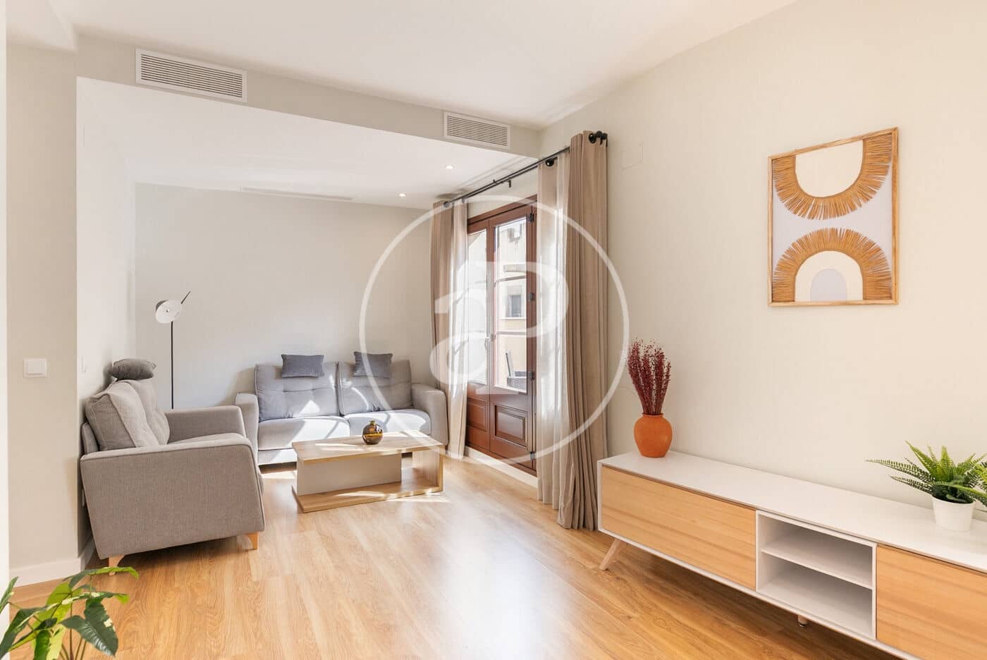 2 soverom Leilighet til leie i Barcelona by - € 2 500 (Ref: 9110572)