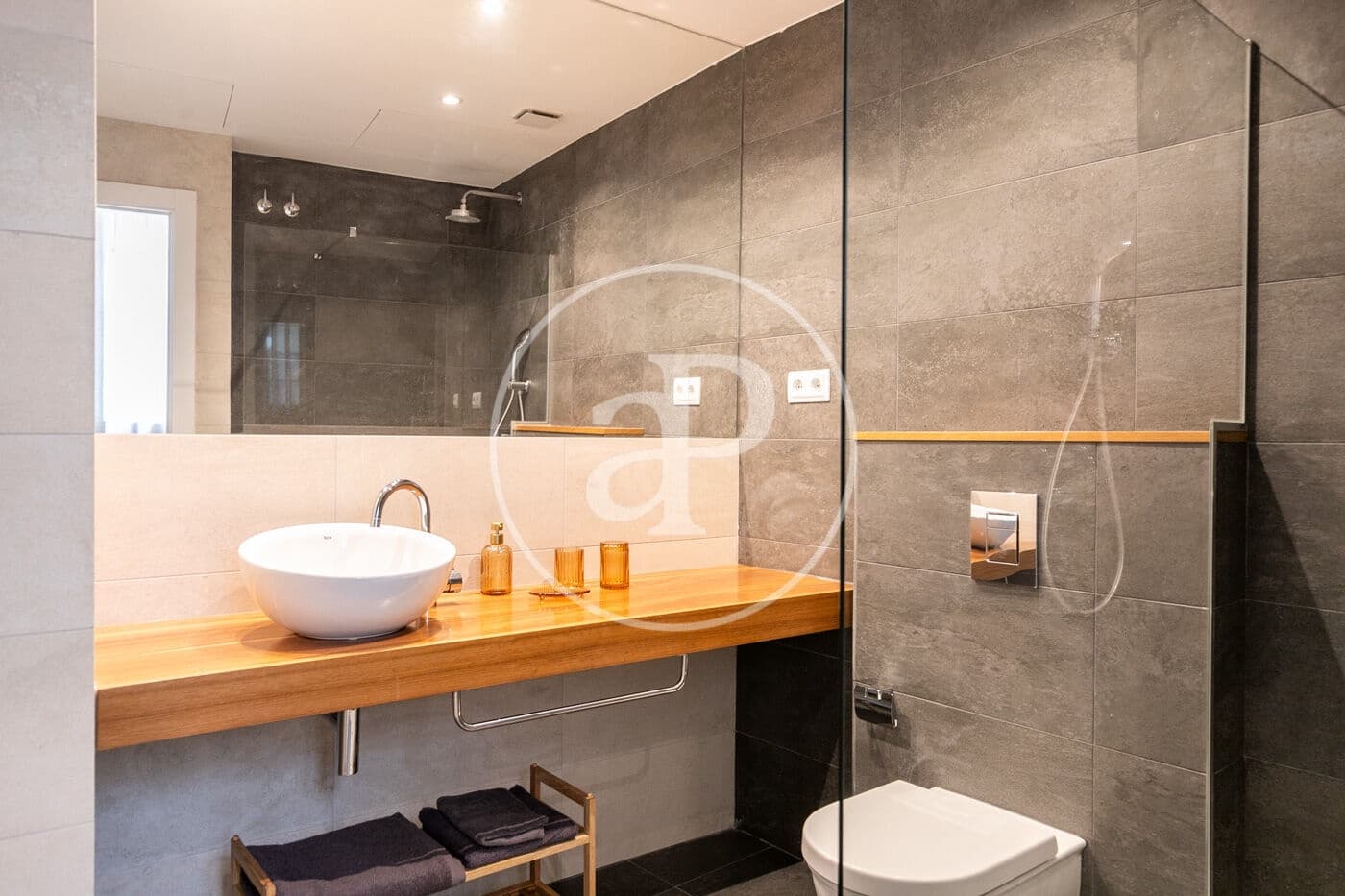 2 soverom Leilighet til leie i Barcelona by - € 2 500 (Ref: 9110572)