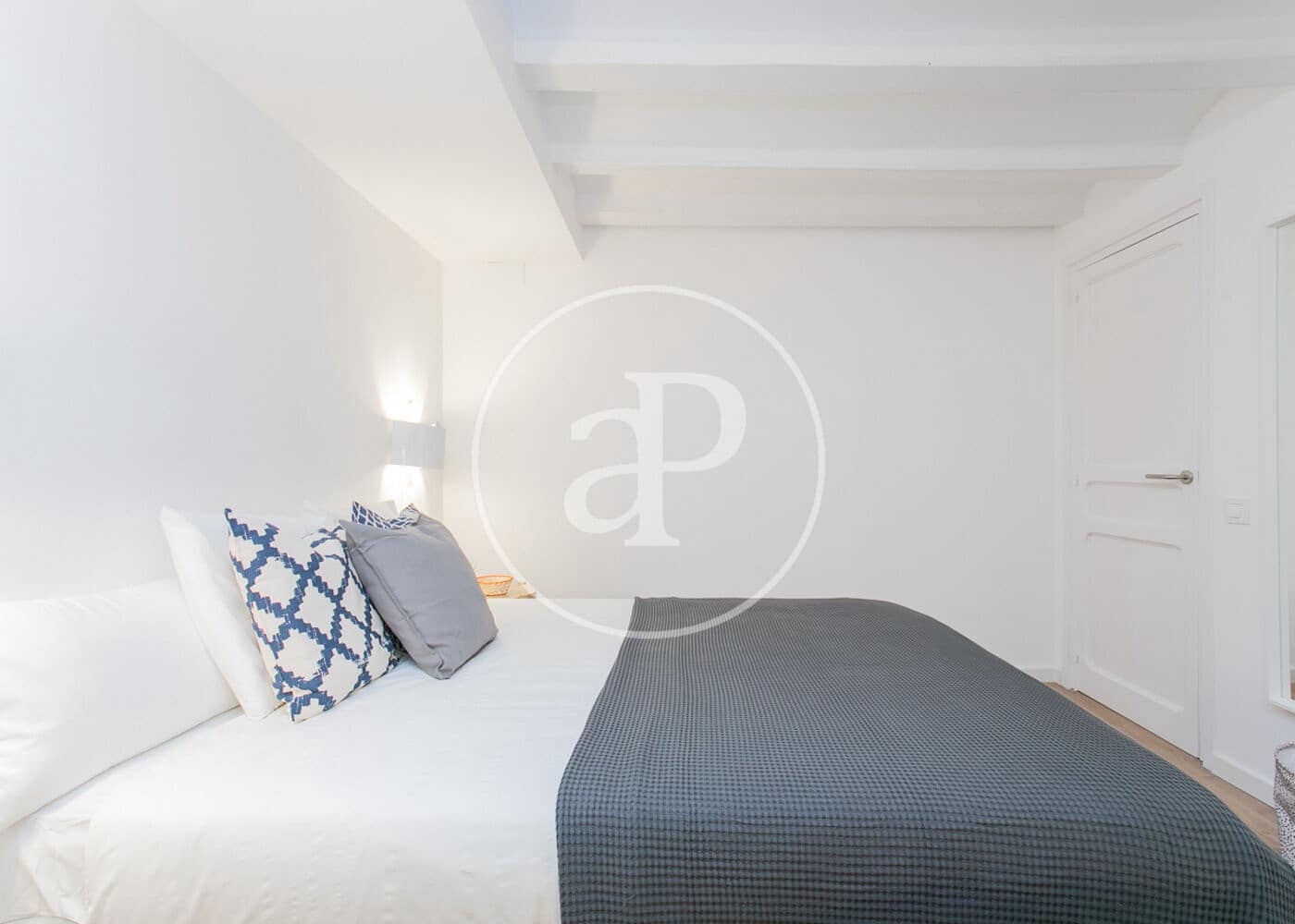 2 bedroom Apartment for sale in Barcelona city - € 260,000 (Ref: 9114355)