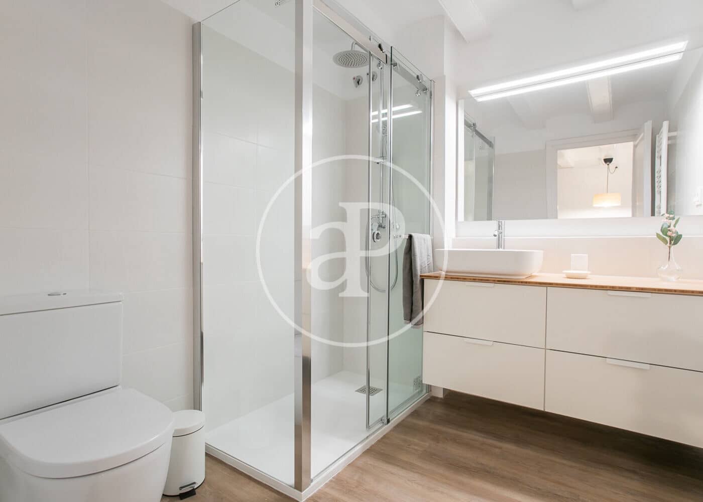 2 bedroom Apartment for sale in Barcelona city - € 260,000 (Ref: 9114355)