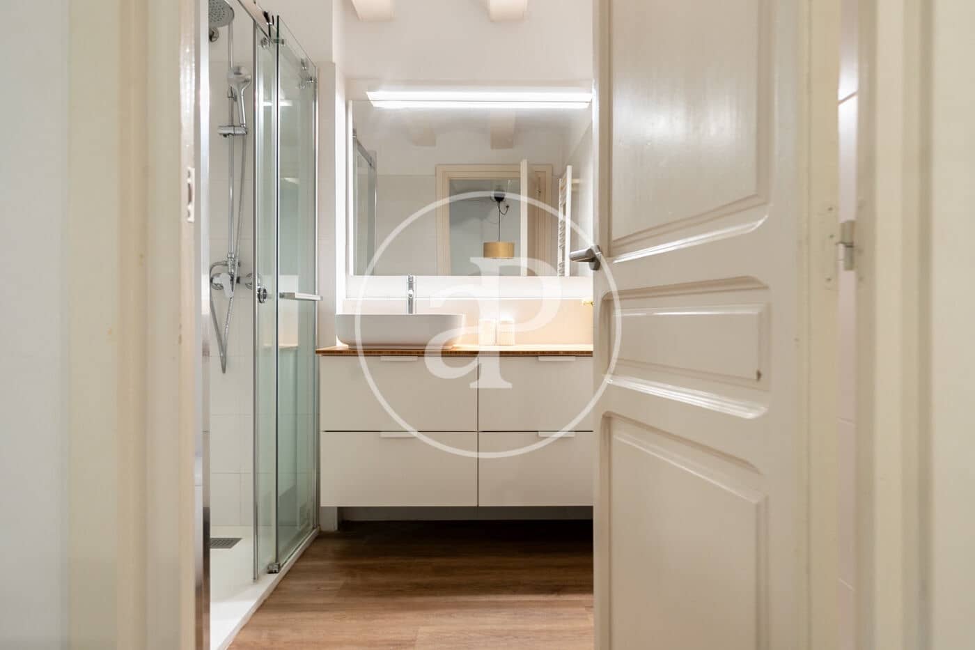 2 bedroom Apartment for sale in Barcelona city - € 260,000 (Ref: 9114355)