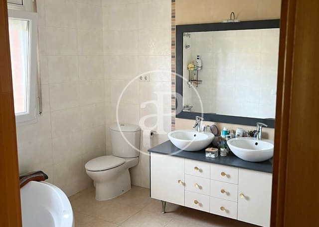 7 makuuhuone Huvila myytävänä paikassa Sant Vicenç de Montalt - 890 000 € (Ref: 9119087)