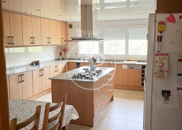 7 makuuhuone Huvila myytävänä paikassa Sant Vicenç de Montalt - 890 000 € (Ref: 9119087)