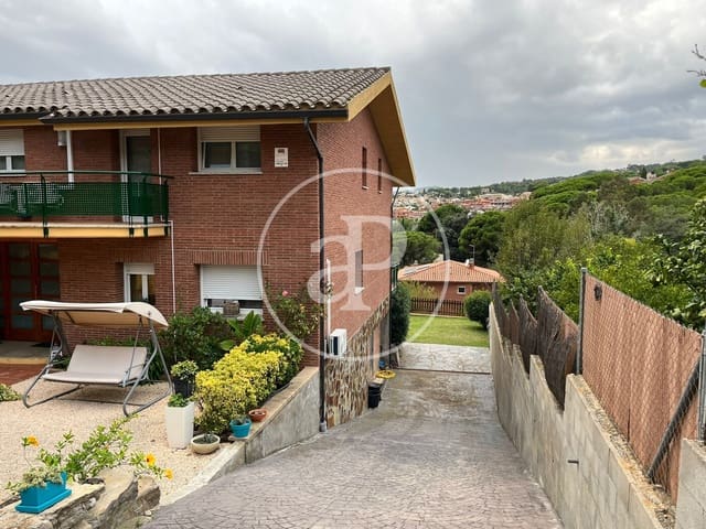 7 Zimmer Villa zu verkaufen in Sant Vicenç de Montalt - 990.000 € (Ref: 9119087)