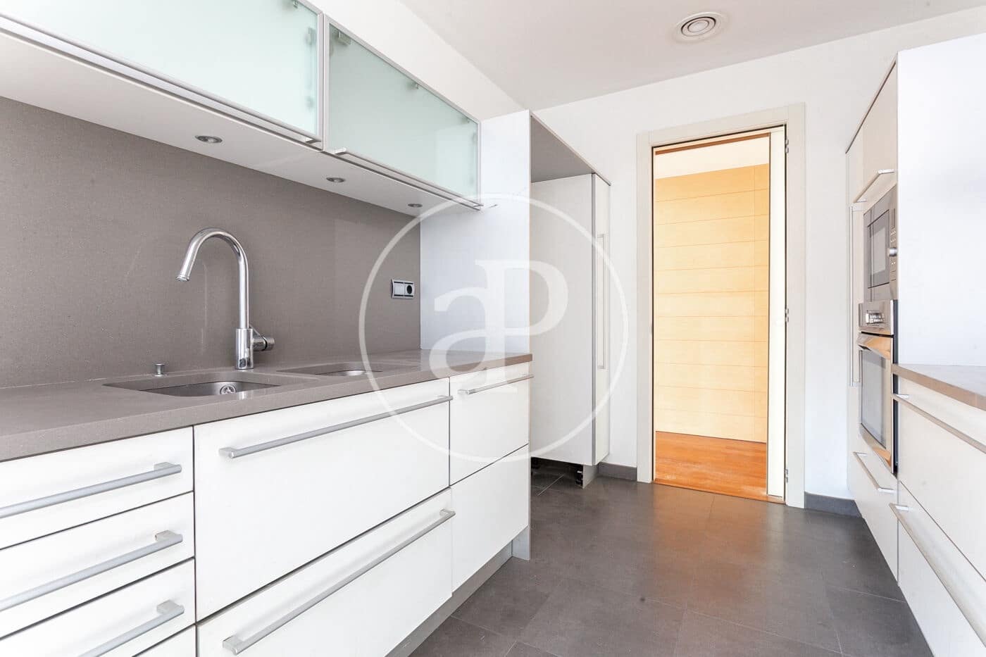 4 sypialnia Apartament na sprzedaż w Miasto Barcelona z basenem - 1 460 000 € (Ref: 9126110)