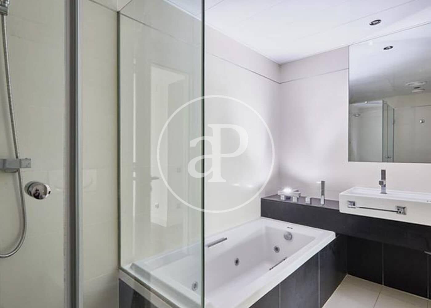 4 sypialnia Apartament na sprzedaż w Miasto Barcelona z basenem - 1 460 000 € (Ref: 9126110)