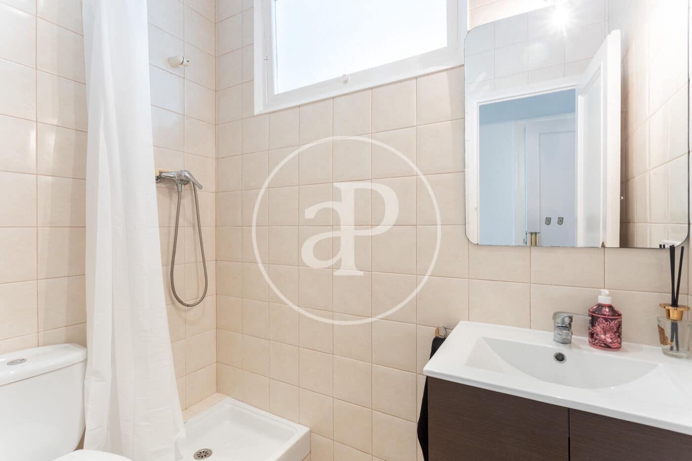6 slaapkamer Appartement te huur in Barcelona stad - € 6.300 (Ref: 9129961)