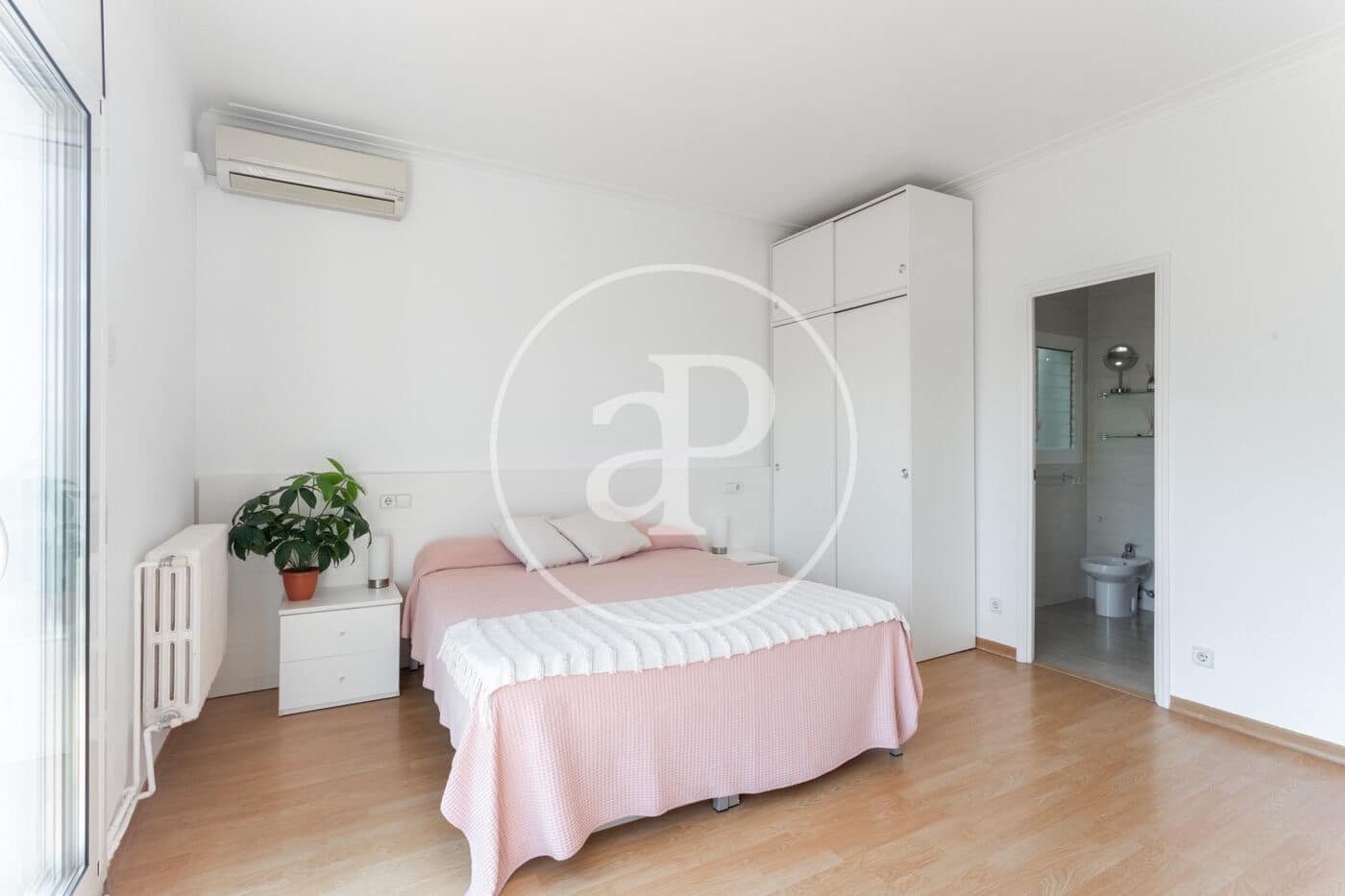 6 slaapkamer Appartement te huur in Barcelona stad - € 6.300 (Ref: 9129961)