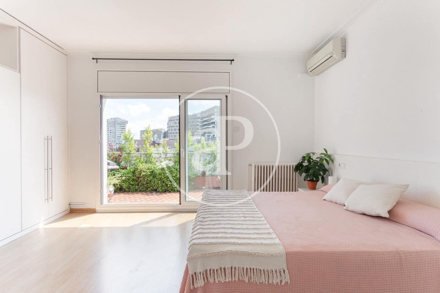 6 slaapkamer Appartement te huur in Barcelona stad - € 6.300 (Ref: 9129961)