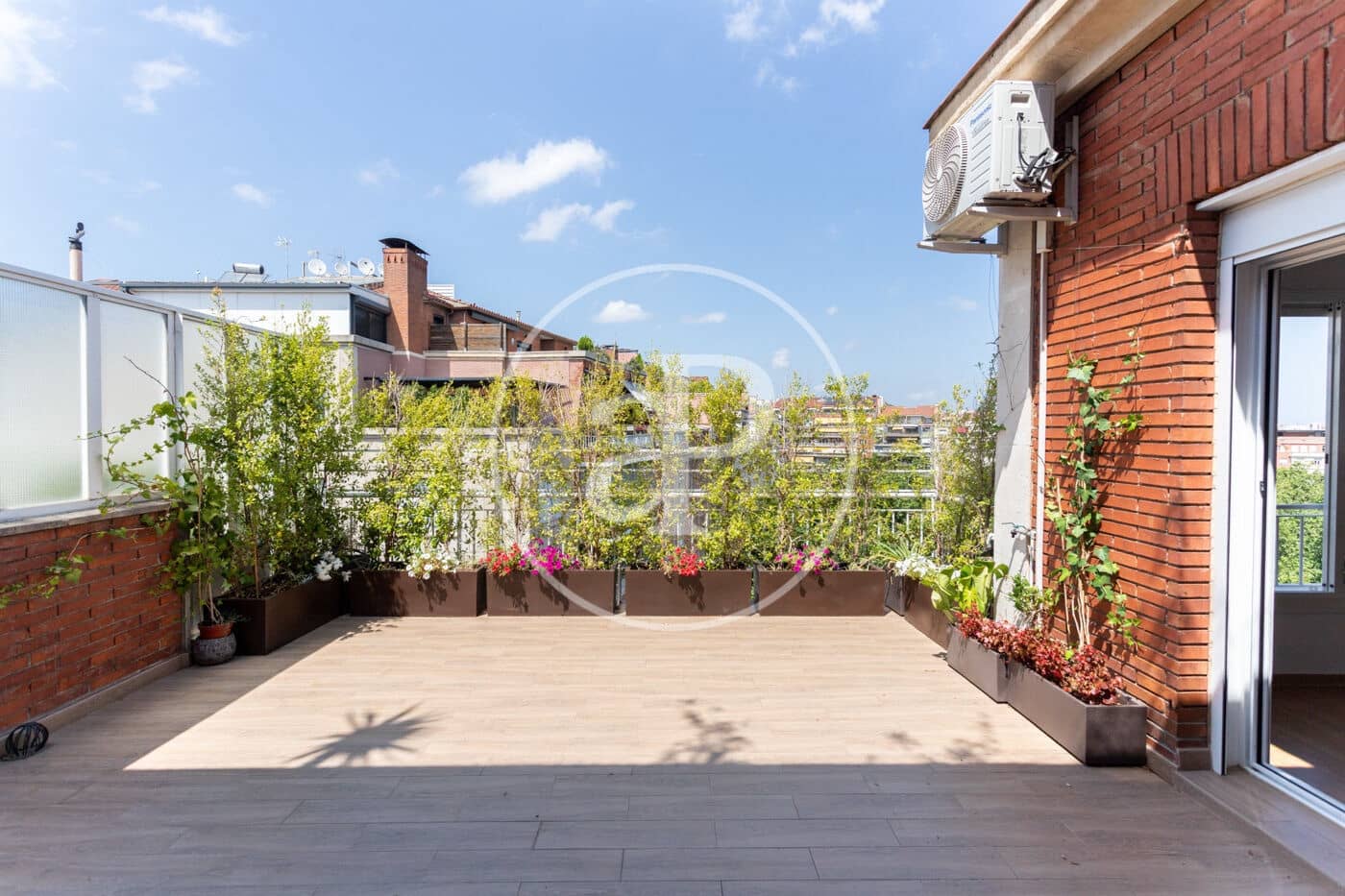 6 slaapkamer Appartement te huur in Barcelona stad - € 6.300 (Ref: 9129961)