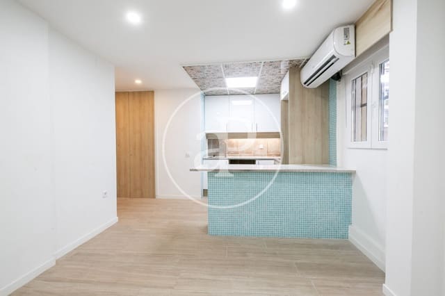 2 bedroom Apartment for sale in Sants, Barcelona city - € 223,000 (Ref: 9132615)