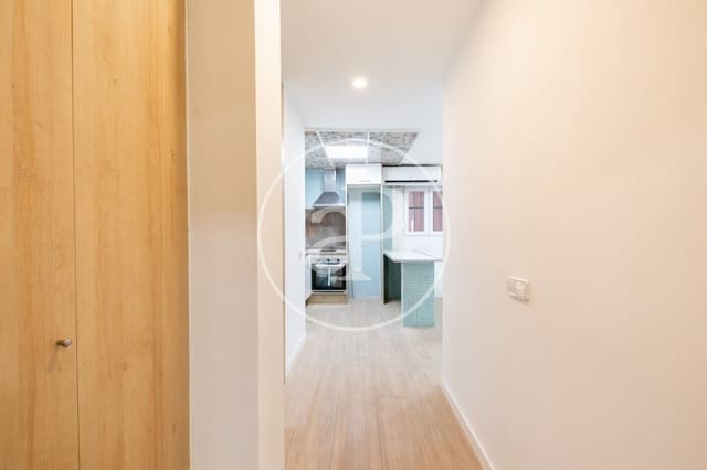 2 bedroom Apartment for sale in Sants, Barcelona city - € 223,000 (Ref: 9132615)