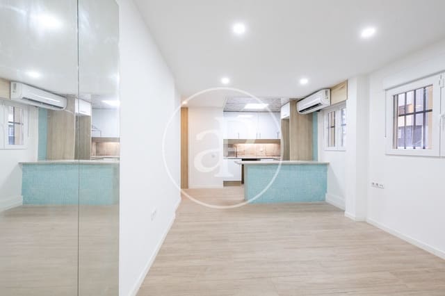 2 bedroom Apartment for sale in Sants, Barcelona city - € 223,000 (Ref: 9132615)