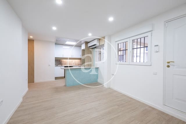 2 bedroom Apartment for sale in Sants, Barcelona city - € 223,000 (Ref: 9132615)