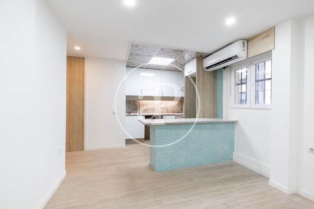 2 bedroom Apartment for sale in Sants, Barcelona city - € 223,000 (Ref: 9132615)