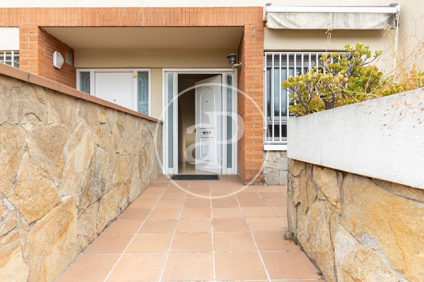 4 soveværelse Villa til salg i Cerdanyola del Valles med swimmingpool - € 630.000 (Ref: 9137359)