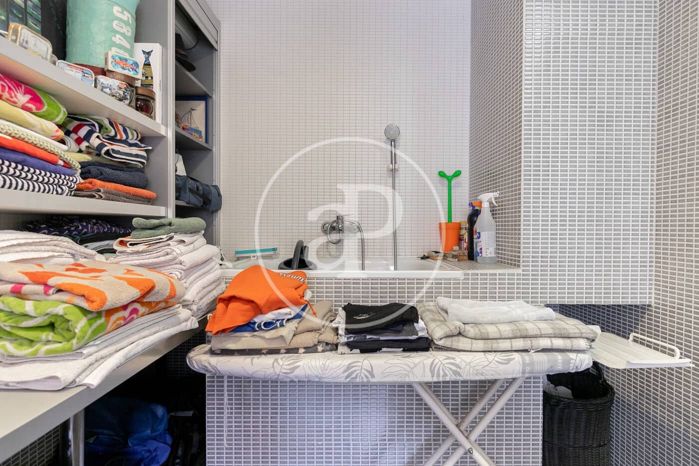 6 soveværelse Villa til leje i Barcelona by med swimmingpool - € 8.500 (Ref: 9137368)