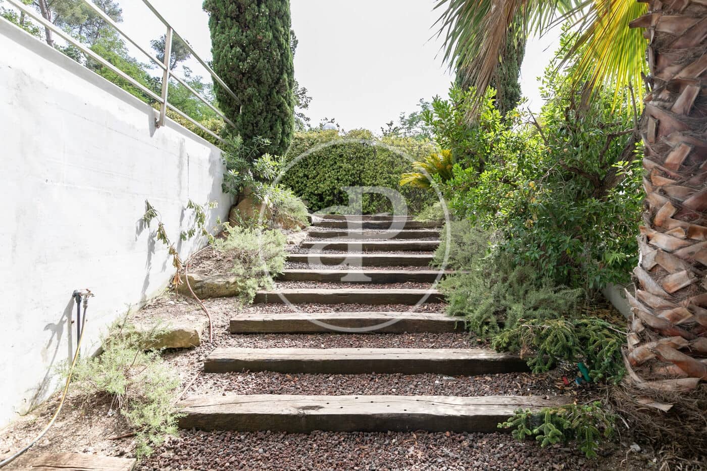 6 soveværelse Villa til leje i Barcelona by med swimmingpool - € 8.500 (Ref: 9137368)