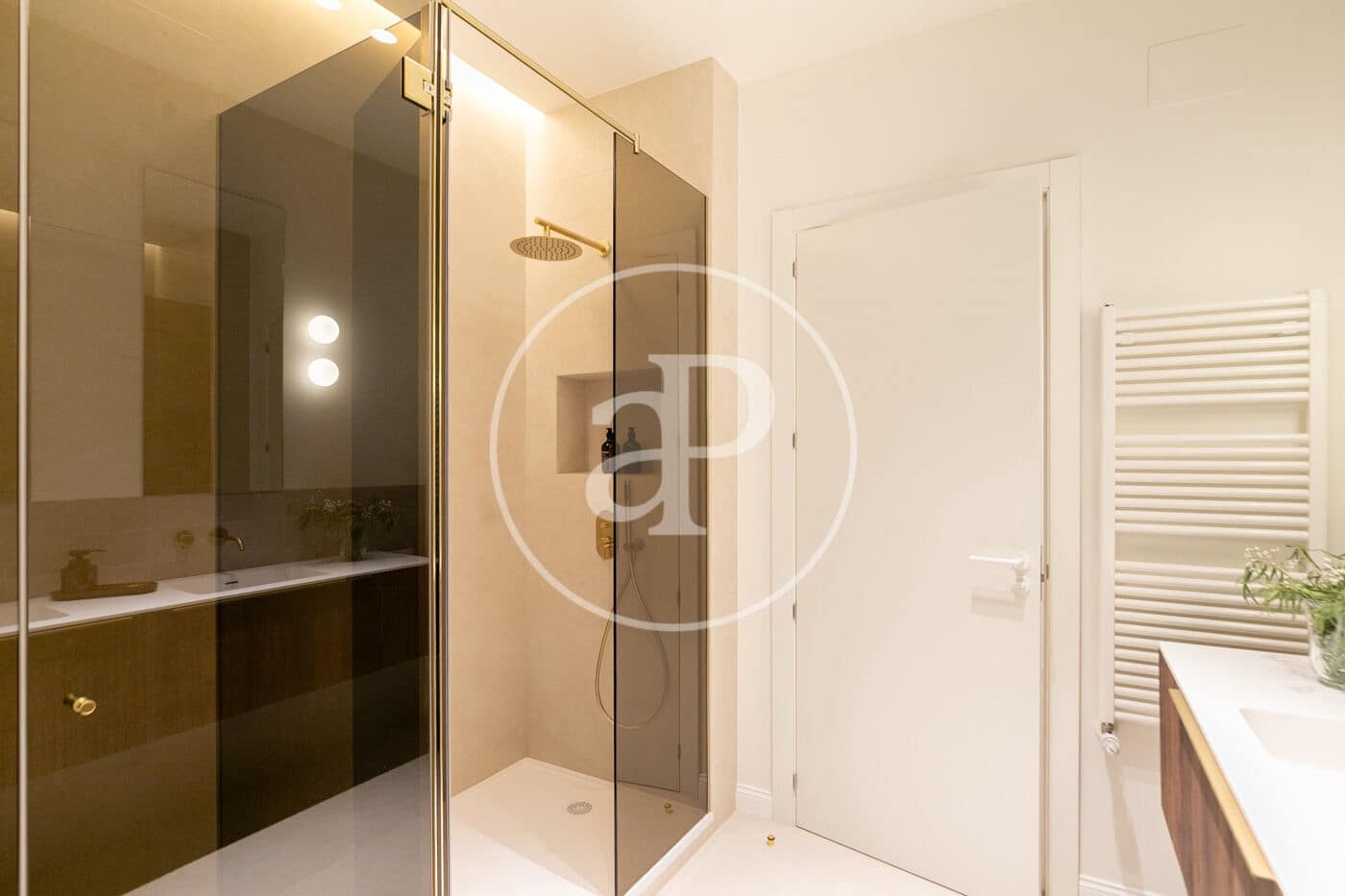 4 soveværelse Lejlighed til salg i Barcelona by - € 1.985.000 (Ref: 9137371)