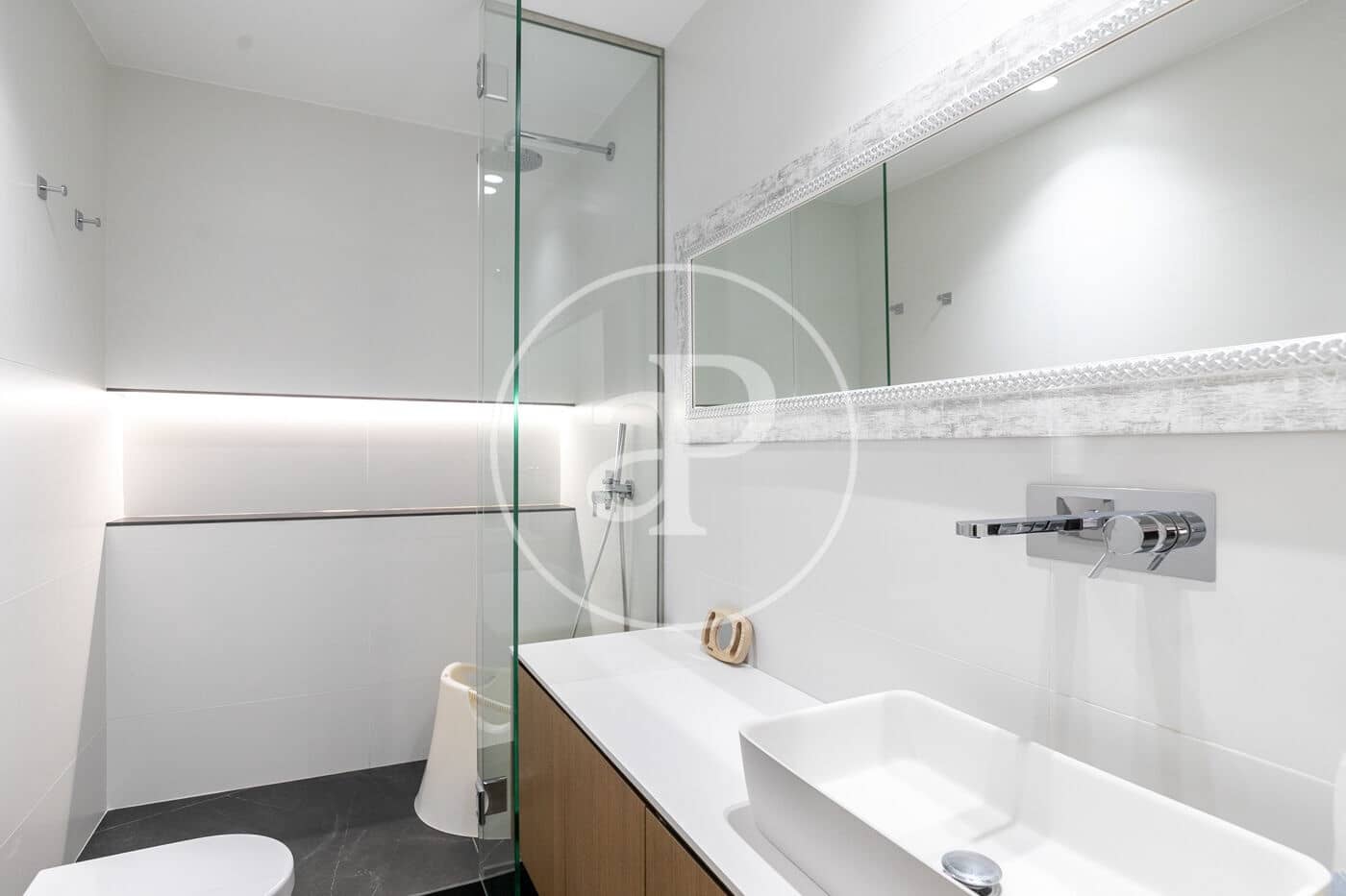 4 bedroom Apartment for rent in Barcelona city with garage - € 4,403 (Ref: 9141792)