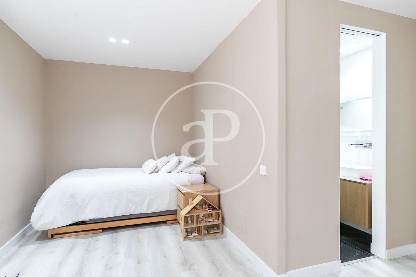 4 bedroom Apartment for rent in Barcelona city with garage - € 4,403 (Ref: 9141792)