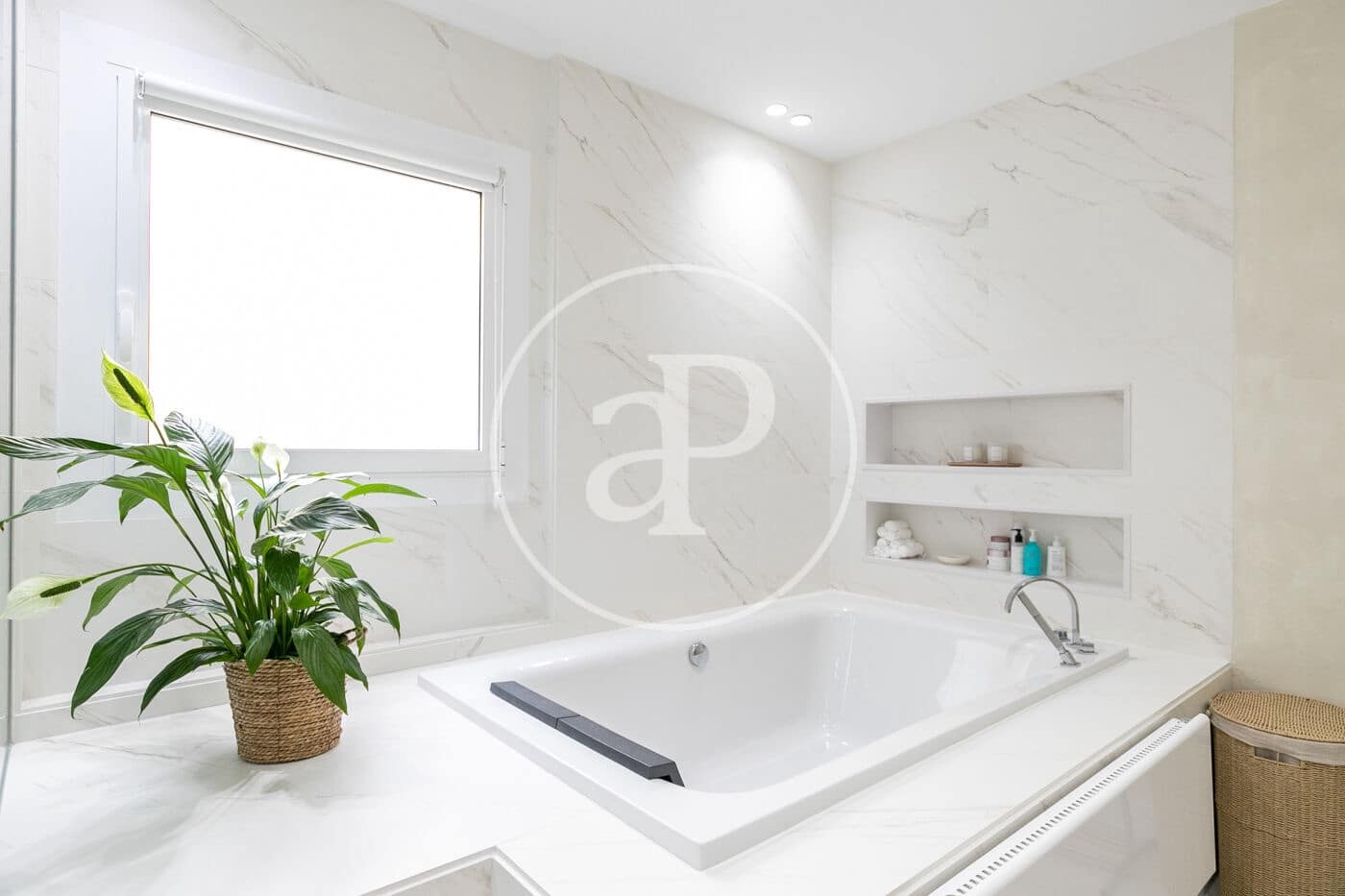 4 bedroom Apartment for rent in Barcelona city with garage - € 4,403 (Ref: 9141792)