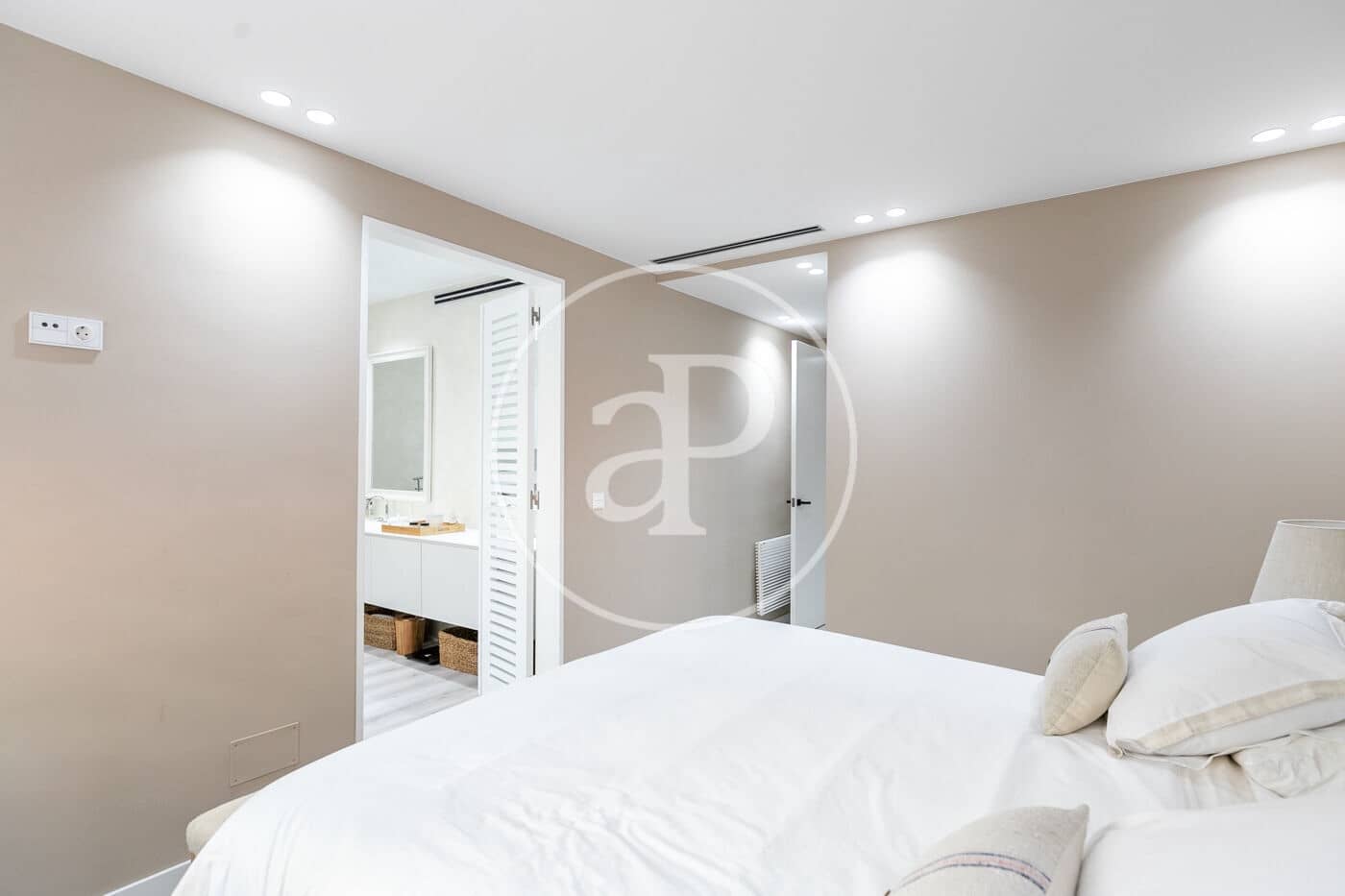 4 bedroom Apartment for rent in Barcelona city with garage - € 4,403 (Ref: 9141792)