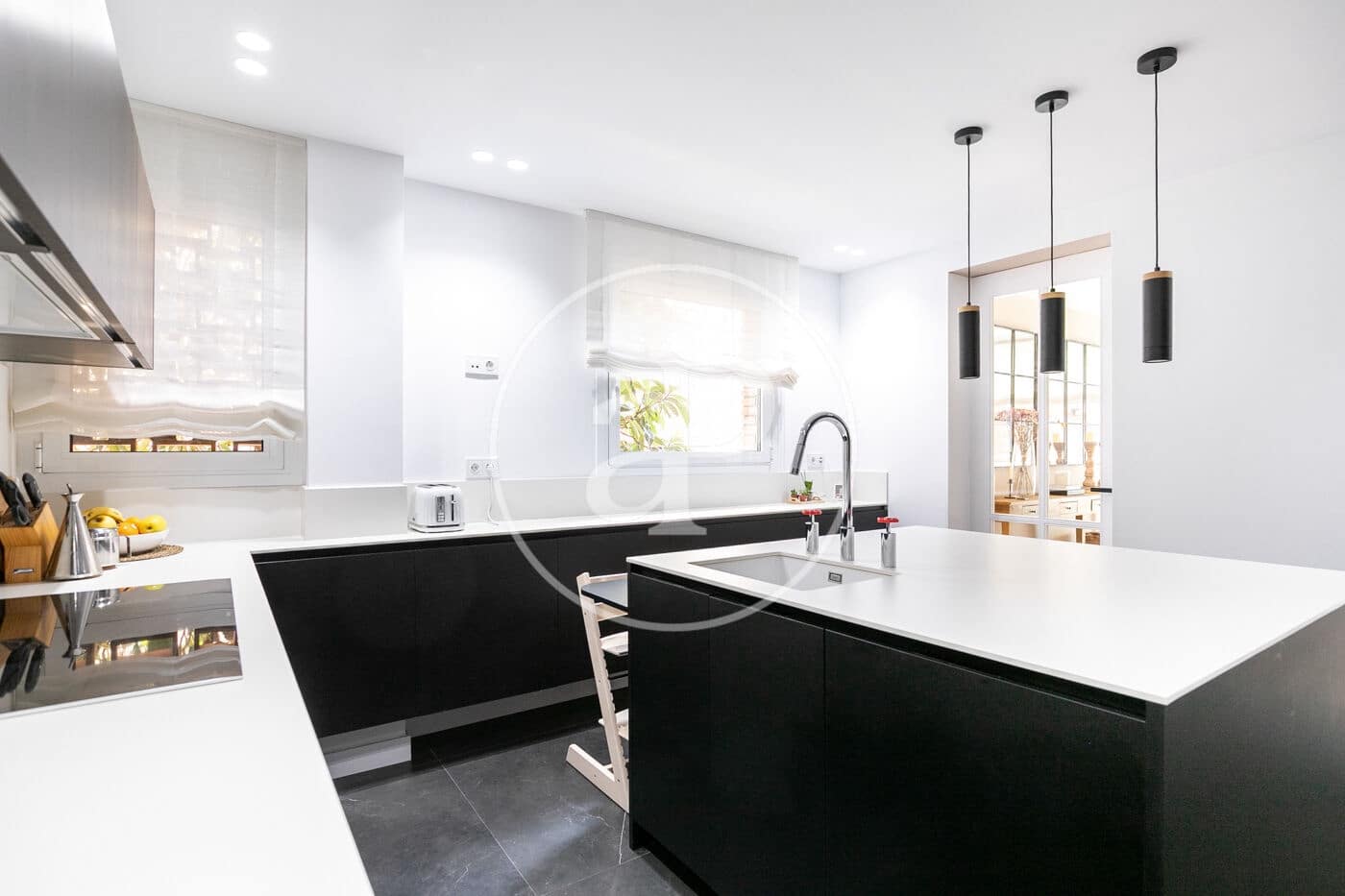 4 bedroom Apartment for rent in Barcelona city with garage - € 4,403 (Ref: 9141792)