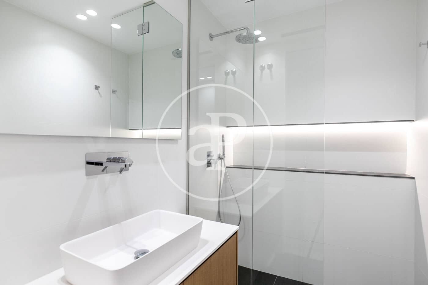 4 bedroom Apartment for rent in Barcelona city with garage - € 4,403 (Ref: 9141792)