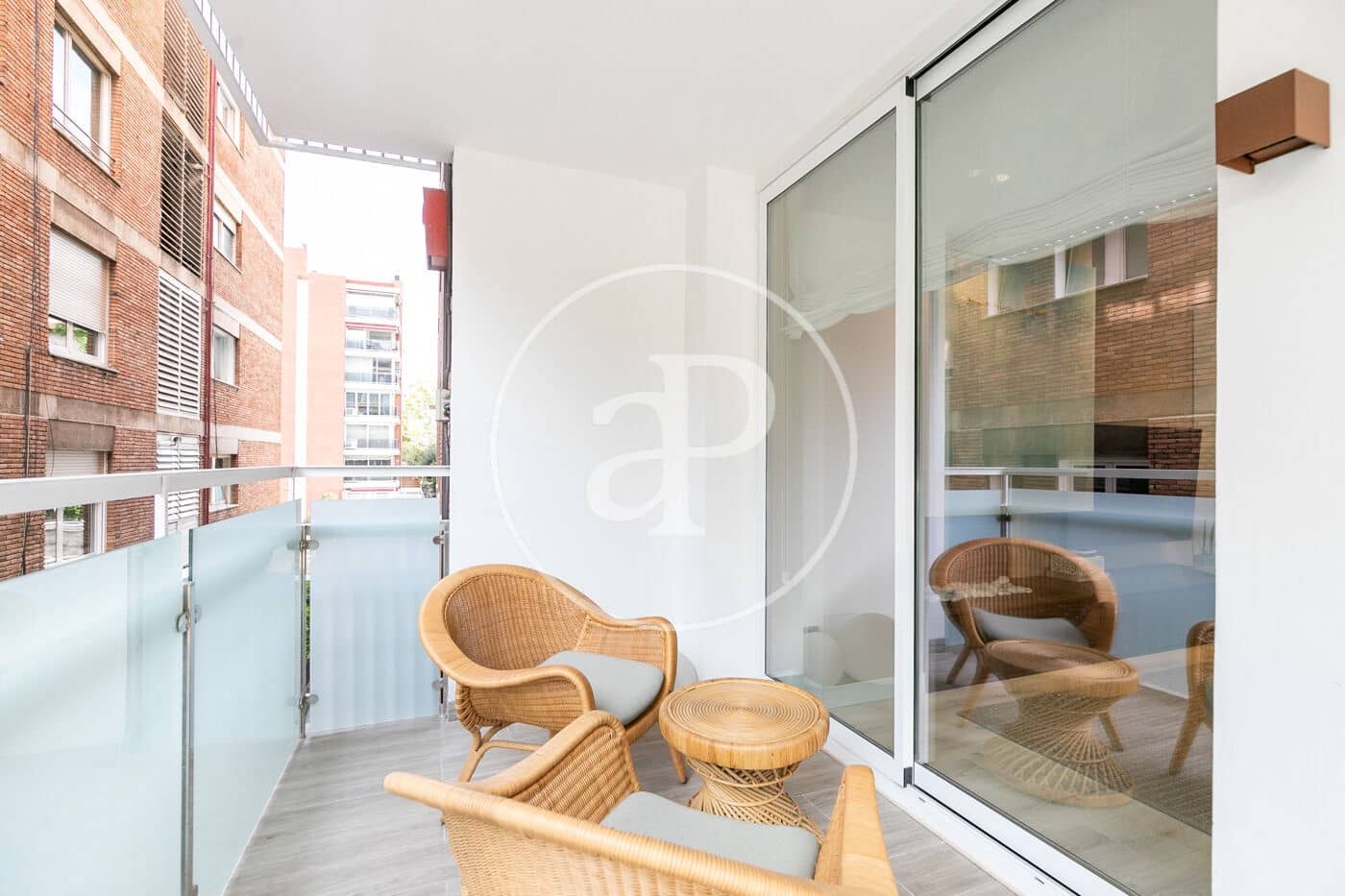 4 bedroom Apartment for rent in Barcelona city with garage - € 4,403 (Ref: 9141792)