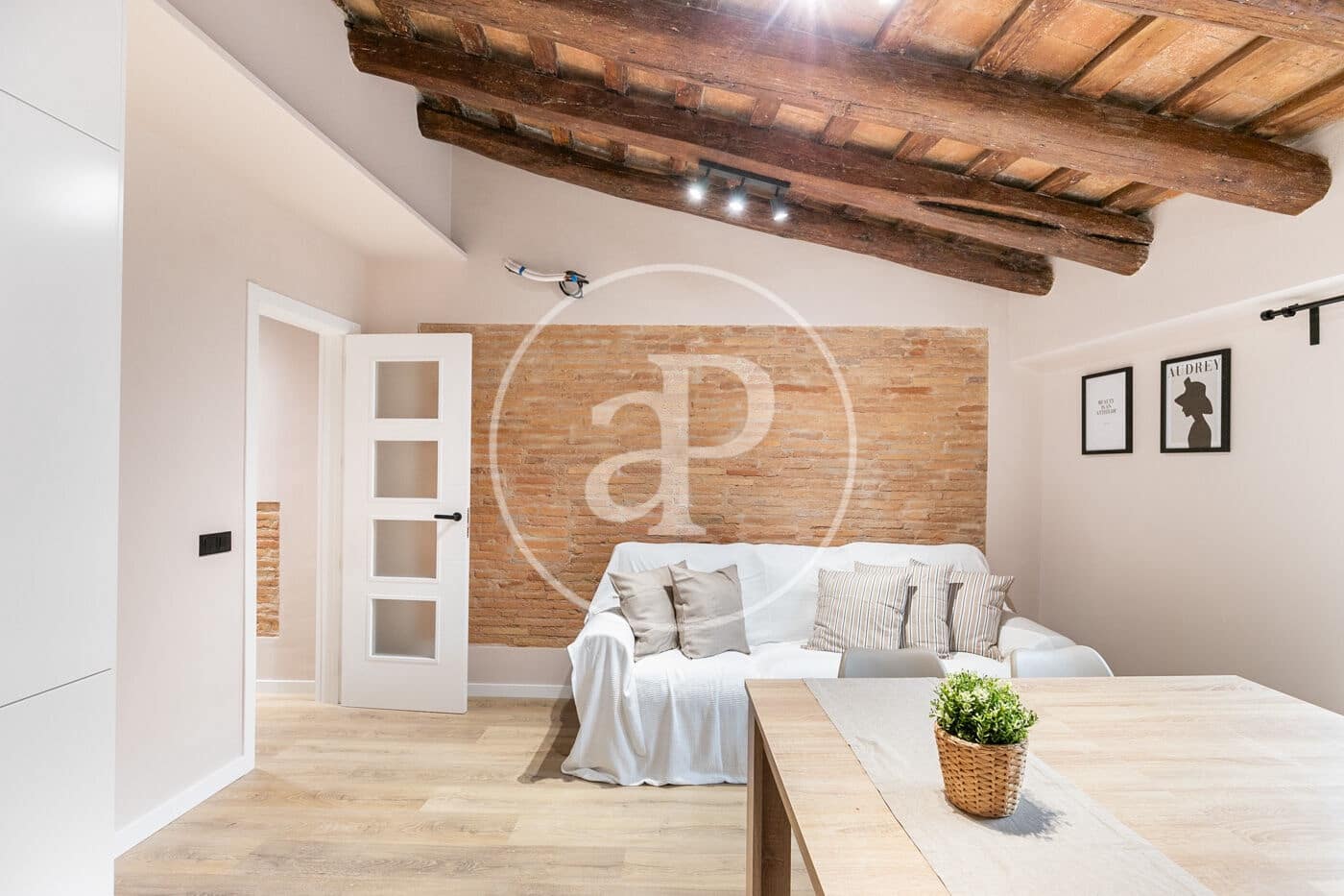 3 soveværelse Lejlighed til leje i Barcelona by - € 1.650 (Ref: 9149601)