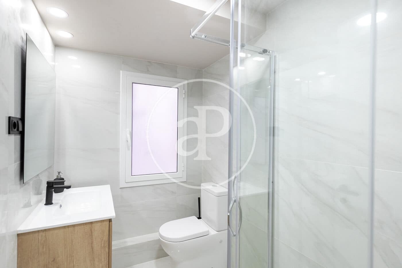 3 soveværelse Lejlighed til leje i Barcelona by - € 1.650 (Ref: 9149601)