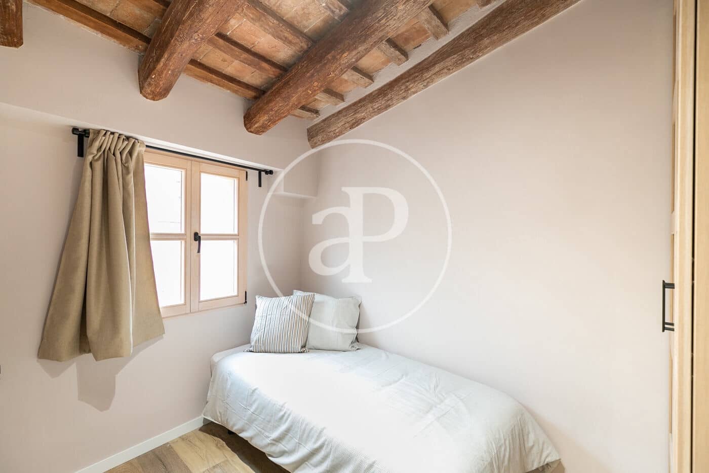 3 soveværelse Lejlighed til leje i Barcelona by - € 1.650 (Ref: 9149601)