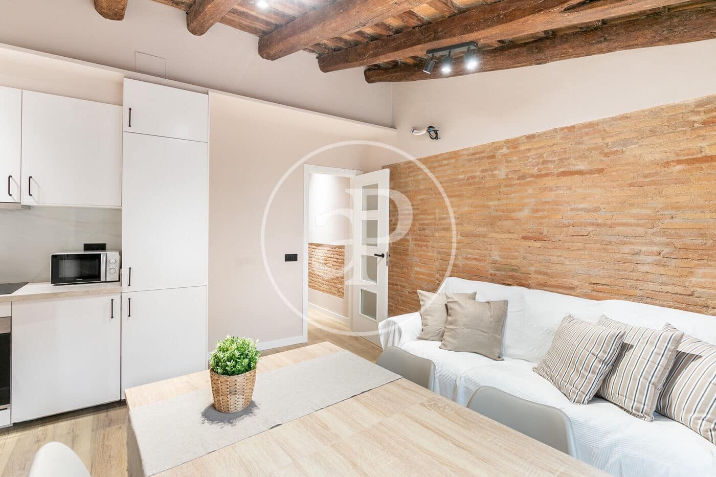 3 soveværelse Lejlighed til leje i Barcelona by - € 1.650 (Ref: 9149601)