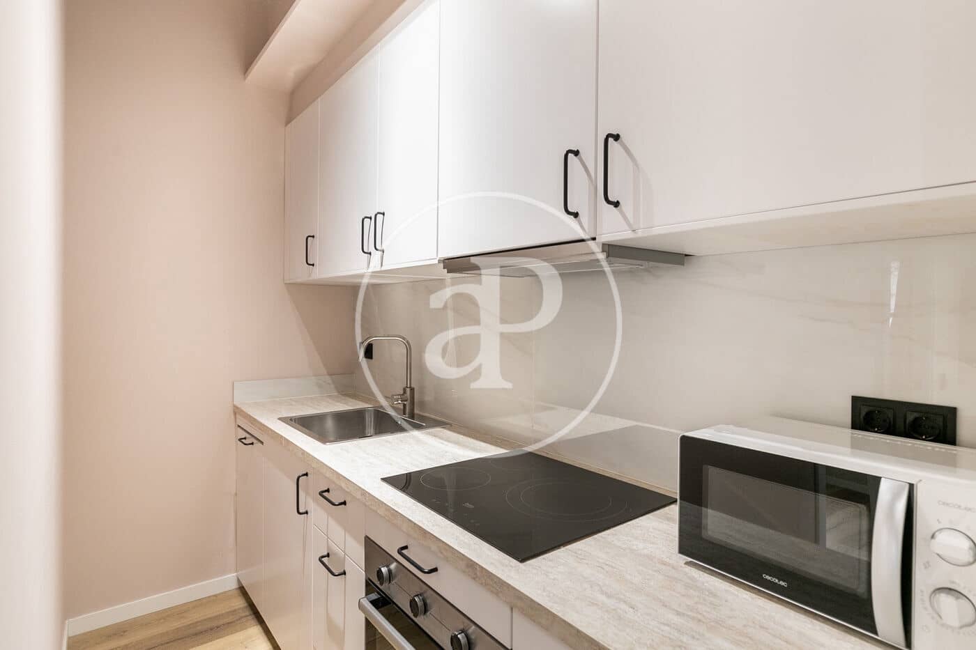 3 soveværelse Lejlighed til leje i Barcelona by - € 1.650 (Ref: 9149601)