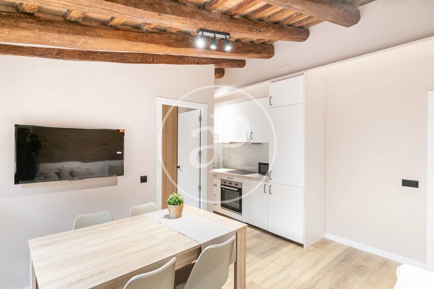 3 soveværelse Lejlighed til leje i Barcelona by - € 1.650 (Ref: 9149601)