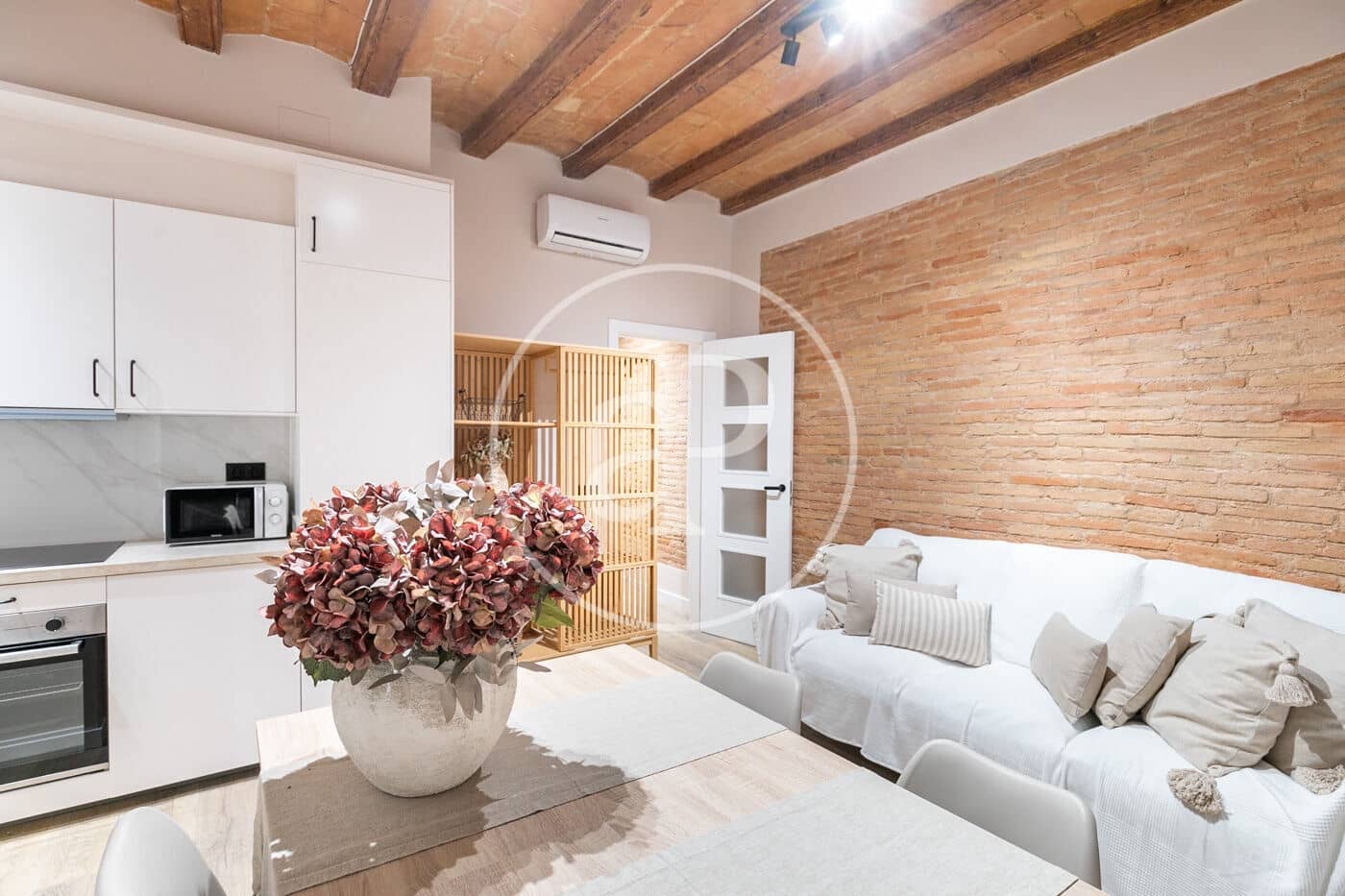 3 bedroom Apartment for rent in Barcelona city - € 1,600 (Ref: 9149602)