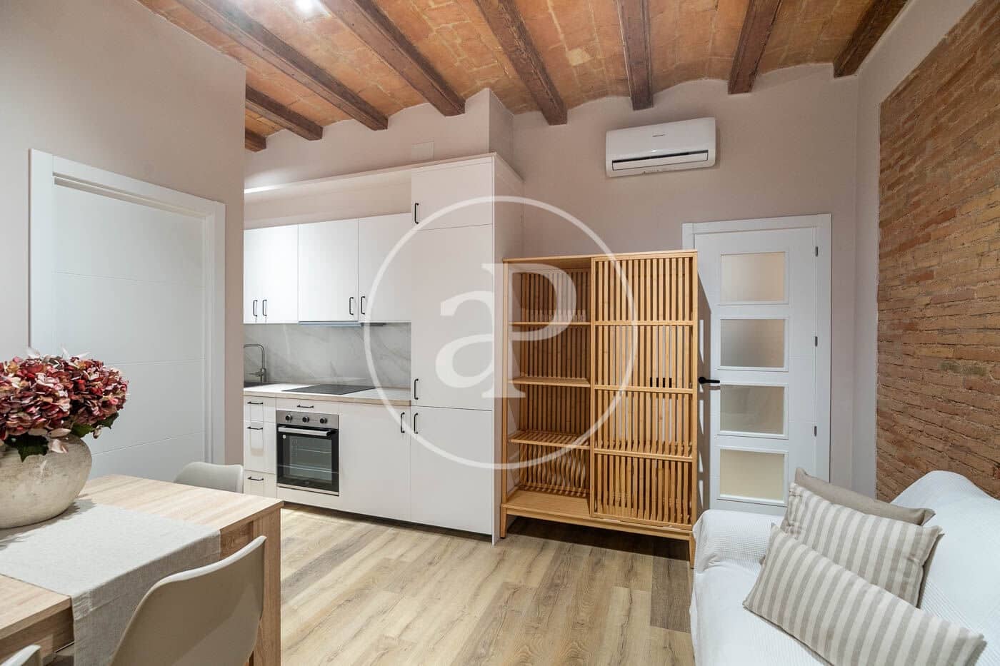 3 bedroom Apartment for rent in Barcelona city - € 1,600 (Ref: 9149602)