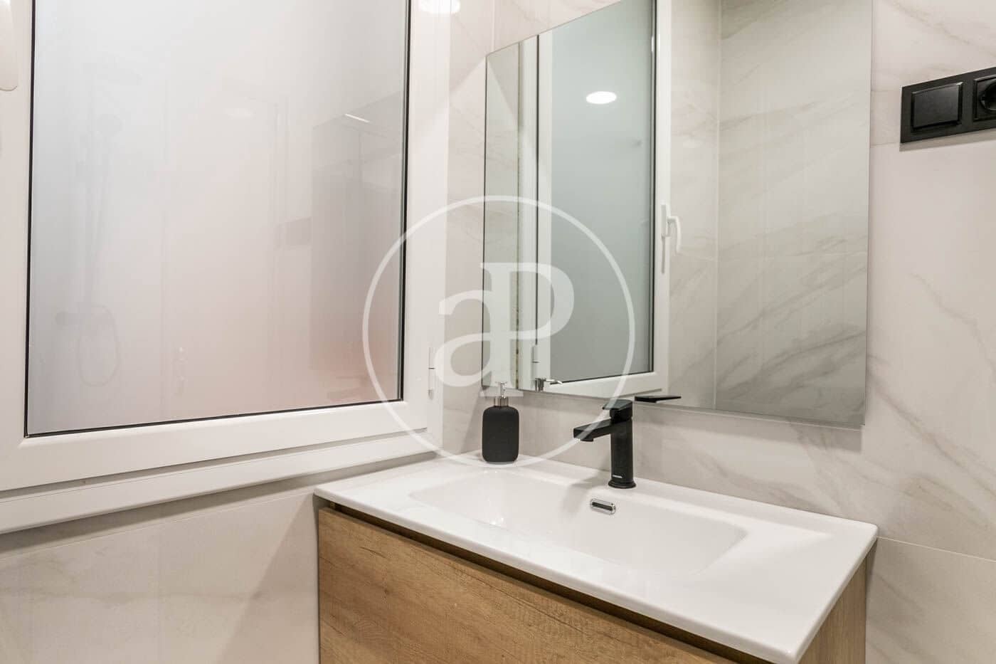 3 bedroom Apartment for rent in Barcelona city - € 1,600 (Ref: 9149602)