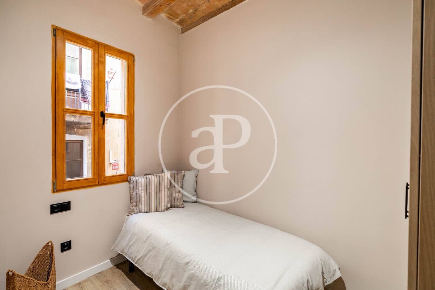 3 bedroom Apartment for rent in Barcelona city - € 1,600 (Ref: 9149602)