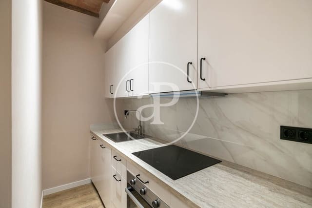 3 makuuhuone Huoneisto vuokrattavana paikassa El Raval, Barcelona kaupunki - 1 600 € (Ref: 9149602)