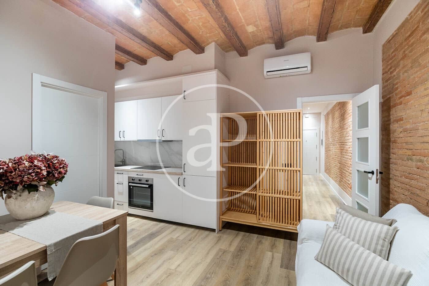 3 bedroom Apartment for rent in Barcelona city - € 1,600 (Ref: 9149602)