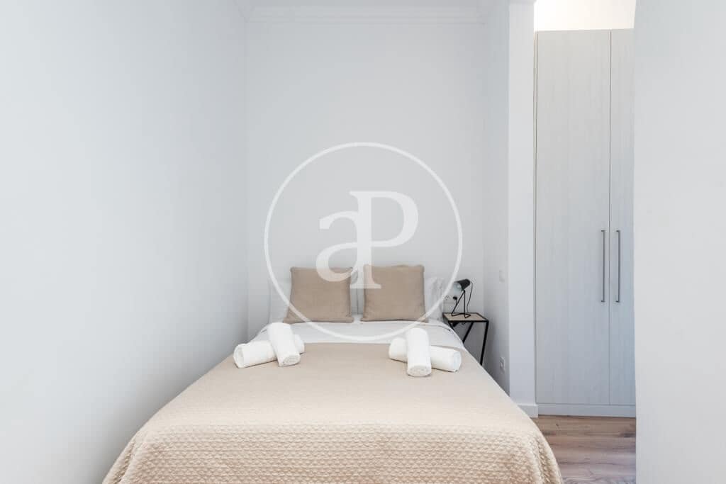 3 bedroom Apartment for rent in Barcelona city - € 2,400 (Ref: 9159691)